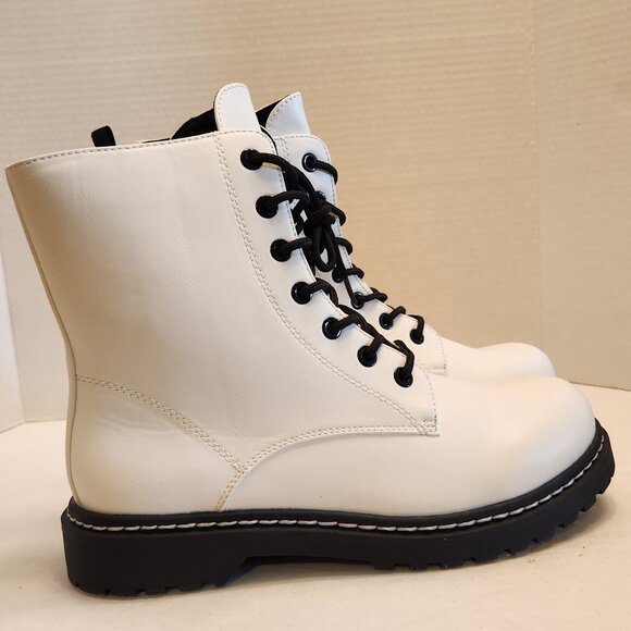 Torrid Size 10 "Stevie" White Chunky Combat Boot Black Sole & Black Laces NIB - Picture 6 of 14